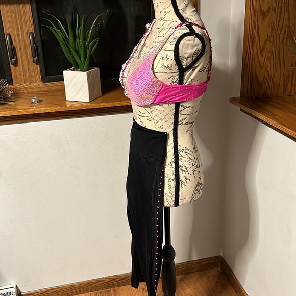 So Pink & White Bra Top with Embellishments & Balera Cropped Leggings Costume - Picture 5 of 17